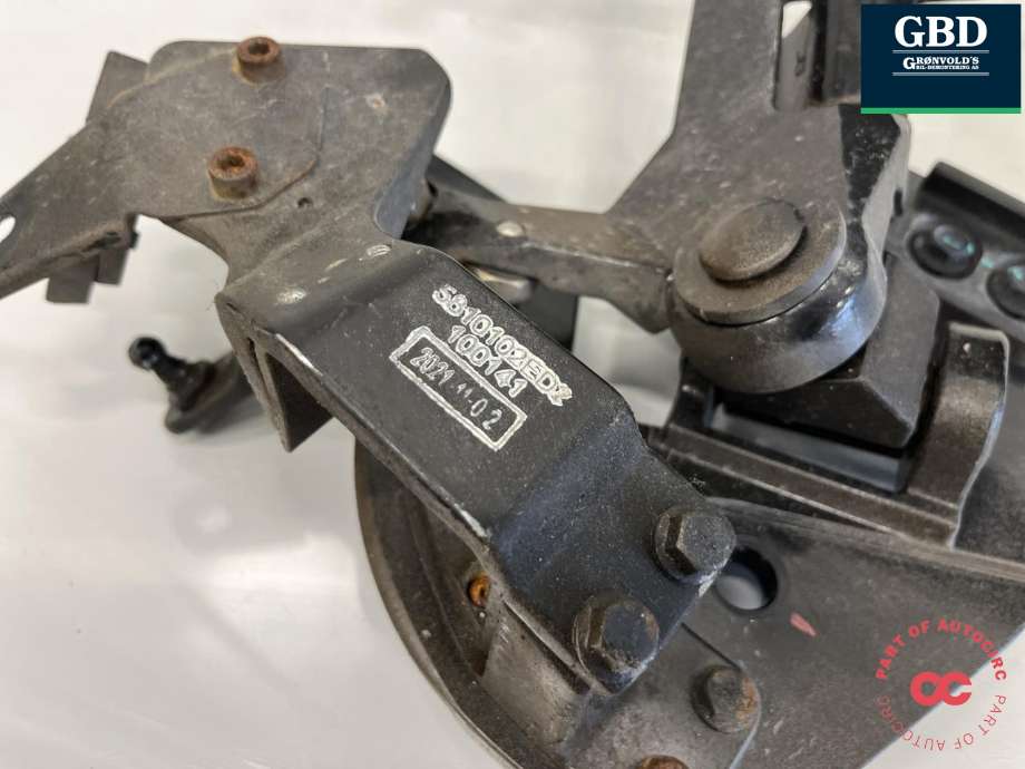 Dørhengsel høyre foran til XPeng P7 2021-->>  (5810001ED1-ZZ-05|5810102ED2|)