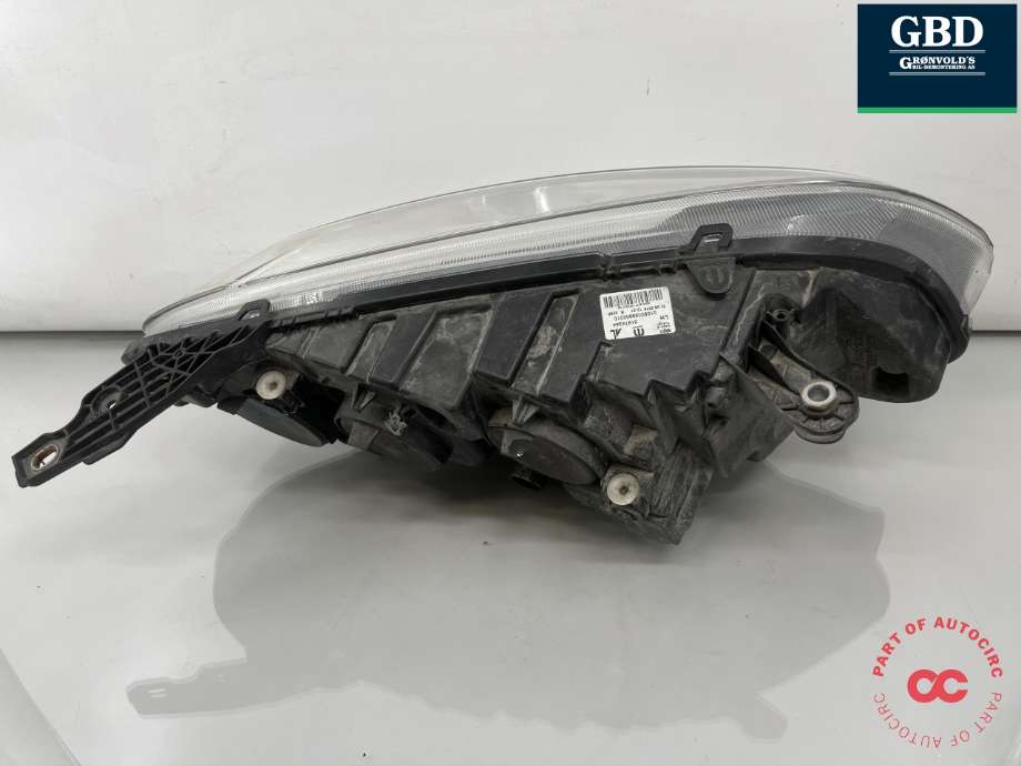 Frontlykt venstre halogen til Fiat Doblo 2010-->> (Type II)  (52109259|51974244|)