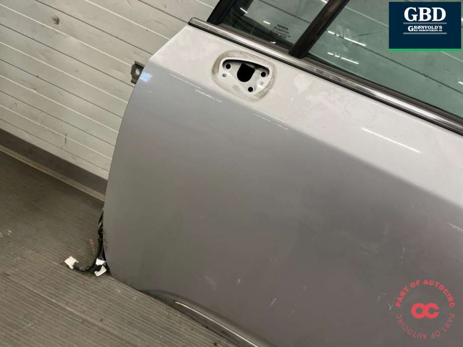 Dør venstre foran til Toyota Avensis 2009-2015 (Type III, Fase 1)  (6700205081|6700205070|)