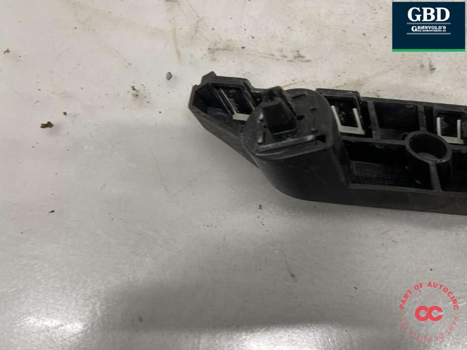 Støtfanger foran feste høyre til Nissan Note 2013-2017 (Type II)  (852203VU0A|)