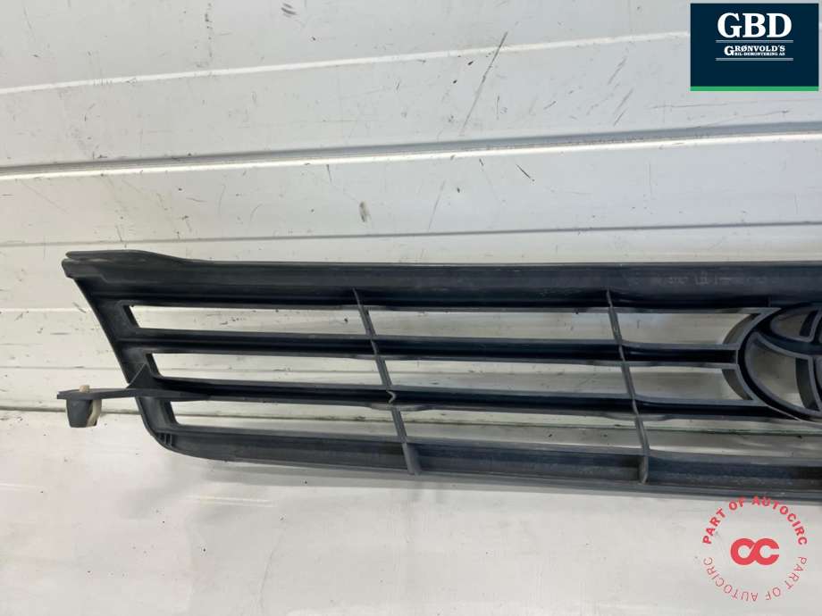 Grill til Toyota Hiace 2001-2006 (Fase 2)  (5311126331|)