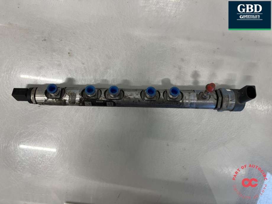 Dyseskinne (fuelrail) til BMW X1 2009-2015 (E84) (E84) (13 53 7 809 127|7 809 127 05|0 445 214 182)