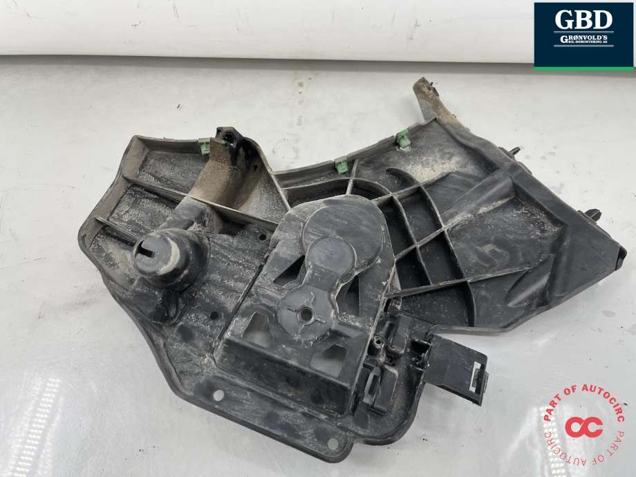 Støtfanger bak feste til Volvo V40 2012-2019 (31395092|)
