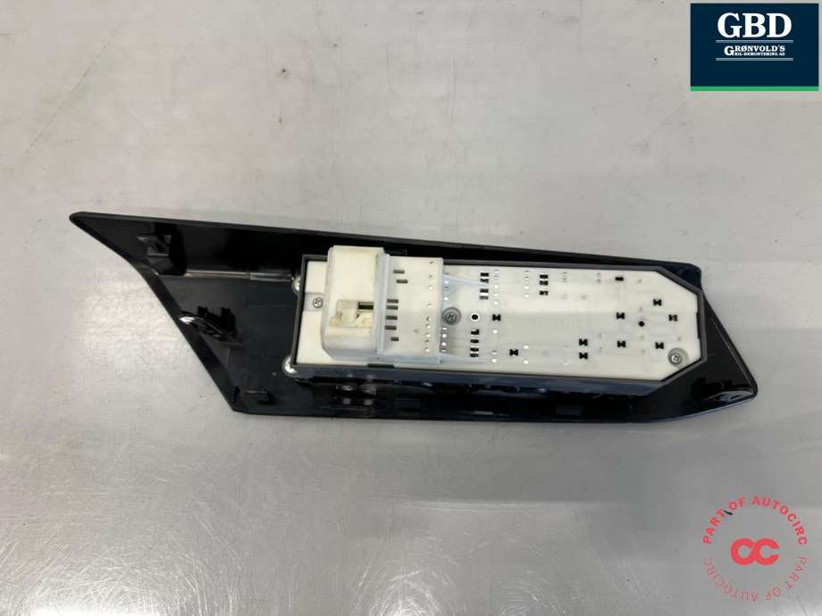 Bryter ruteheis førerdørspanel til Toyota RAV4 2013-2015 (Type IV, Fase 1)  (8482042210|7423242120|)