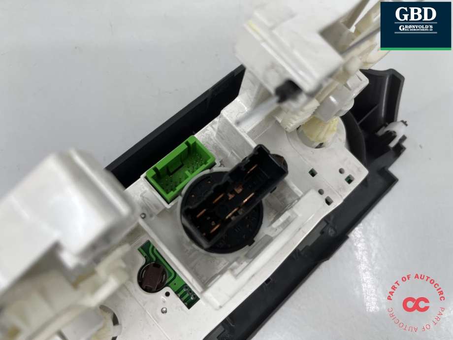 Varmeapparat betjening til Suzuki Swift 2005-2010  (7440063J30AYF|)