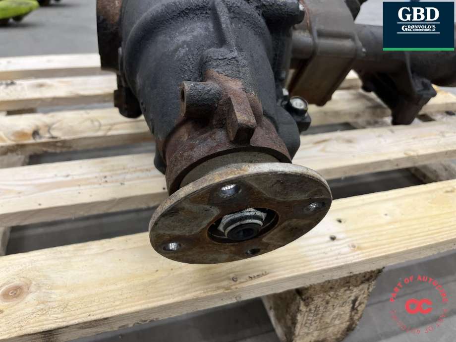 Kardang klokke foran til Toyota Hilux 2006-2011 (4111035A10|4111035A11|)