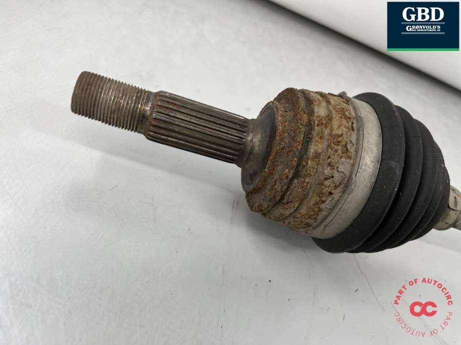 Drivaksel venstre foran, bensin/automat til Peugeot 108 2014-->>  (B0 009 036 80|16 776 864 80|)
