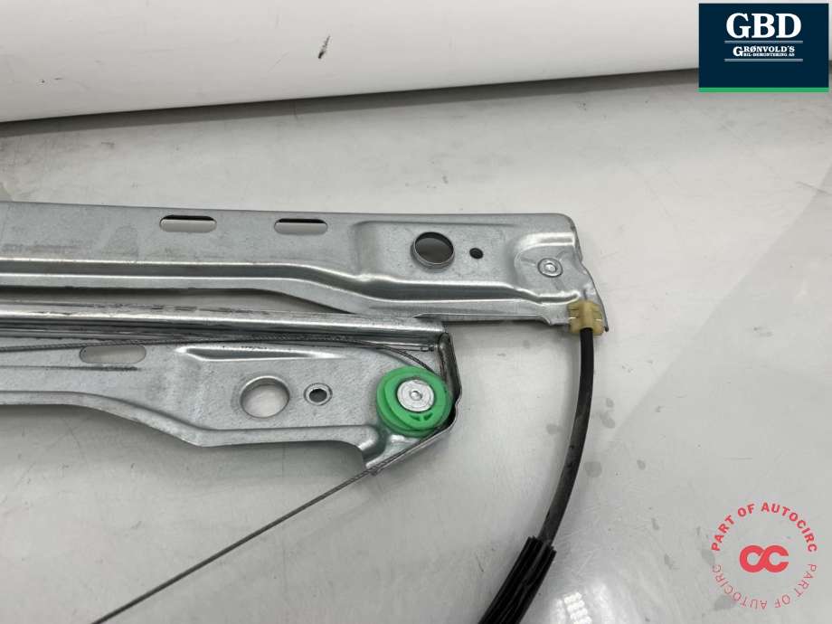 Ruteheis venstre foran til Mercedes Vito 2014-->> (W447) (W447) (A 447 720 39 00|)