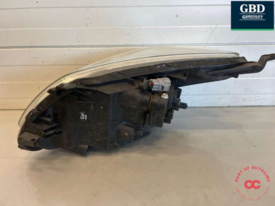 Frontlykt høyre halogen til Toyota Urban Cruiser 2009-2014  (8113052C10|)
