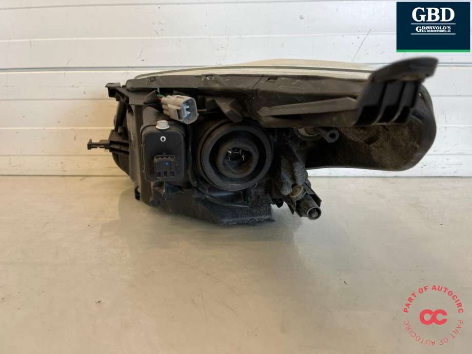 Frontlykt høyre halogen til Toyota Urban Cruiser 2009-2014  (8113052C10|)