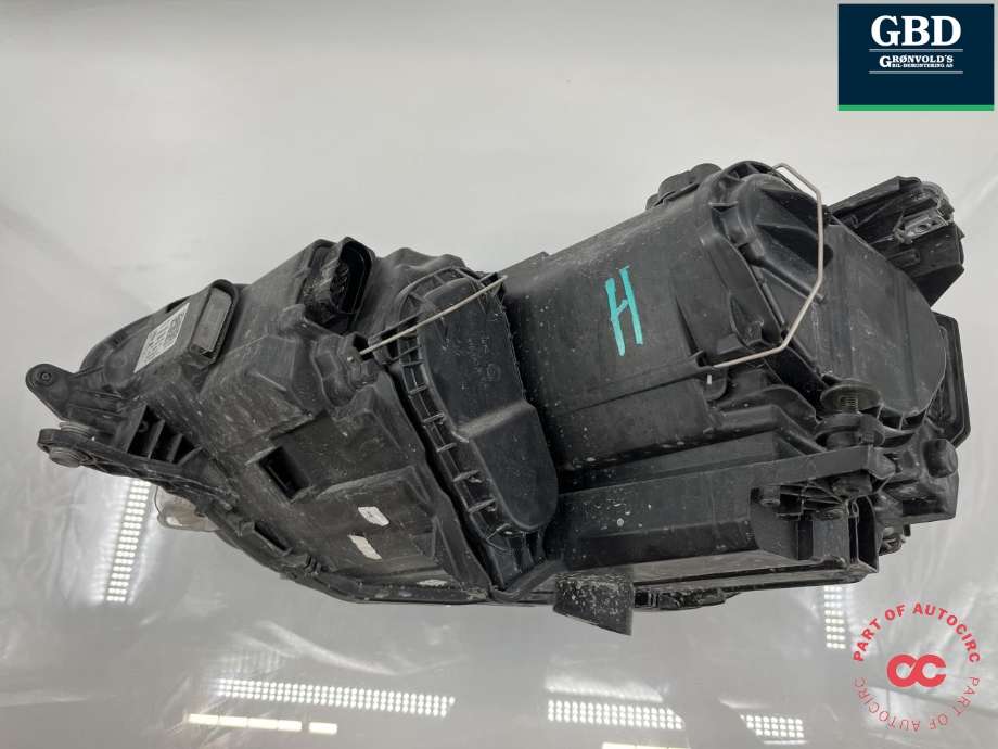 Frontlykt høyre halogen til VW Golf Sportsvan 2014-2018  (517 941 006 C|517941006B|90056170)