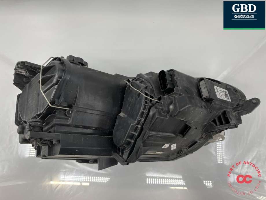 Frontlykt venstre halogen til VW Golf Sportsvan 2014-2018  (517 941 005 C|517941005B|90054214)