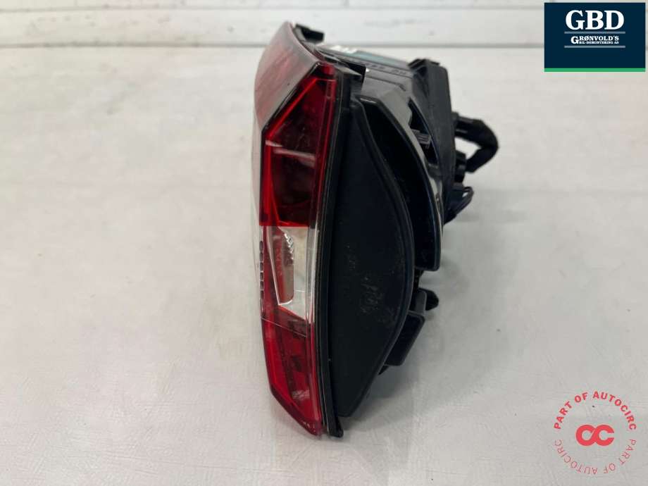 Baklykt venstre indre til Opel Grandland X 2017-->>  (YP 000 165 80|81670101|)