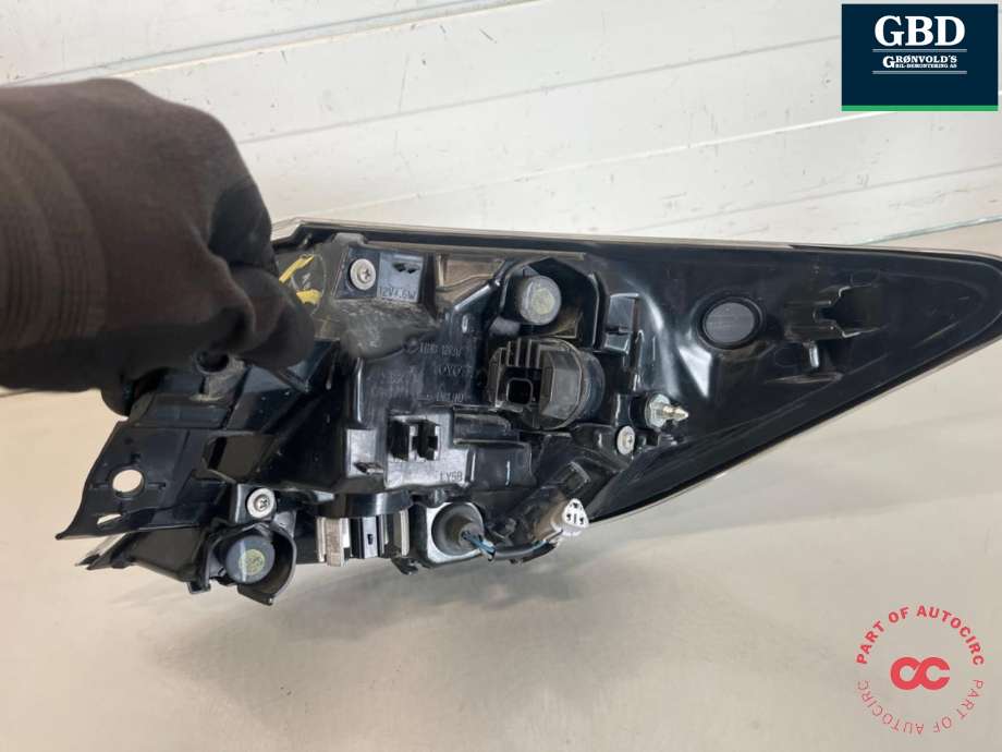 Baklykt venstre ytre til Toyota Corolla 2019-->> (8156102C40|)