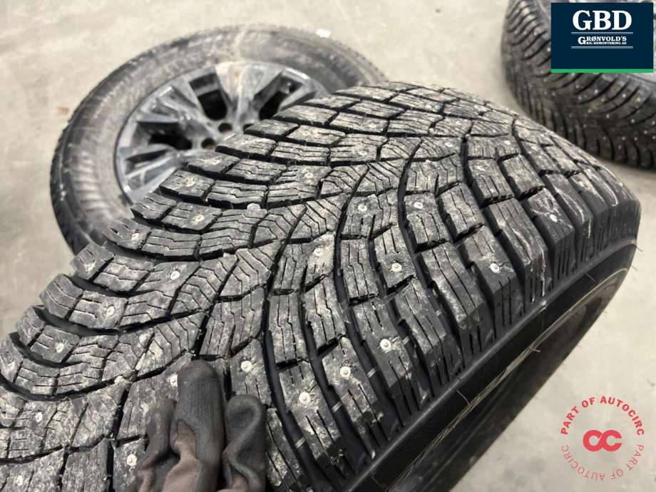 Hjulsett aluminium vinter til Nissan Navara 2016-->> (D23) (D23) (TRIANGLE|265-65R18|PROD 2725 8|88MM|ET45)