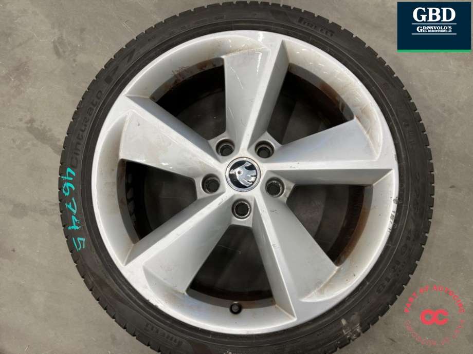 Hjulsett aluminium sommer til Škoda Octavia 2013-2016 (Type III, Fase 1)  (PIRELLI CINTURATO P7|225-40R18 92Y|PROD 4720   5|7MM|7|5JX18H2 ET51)