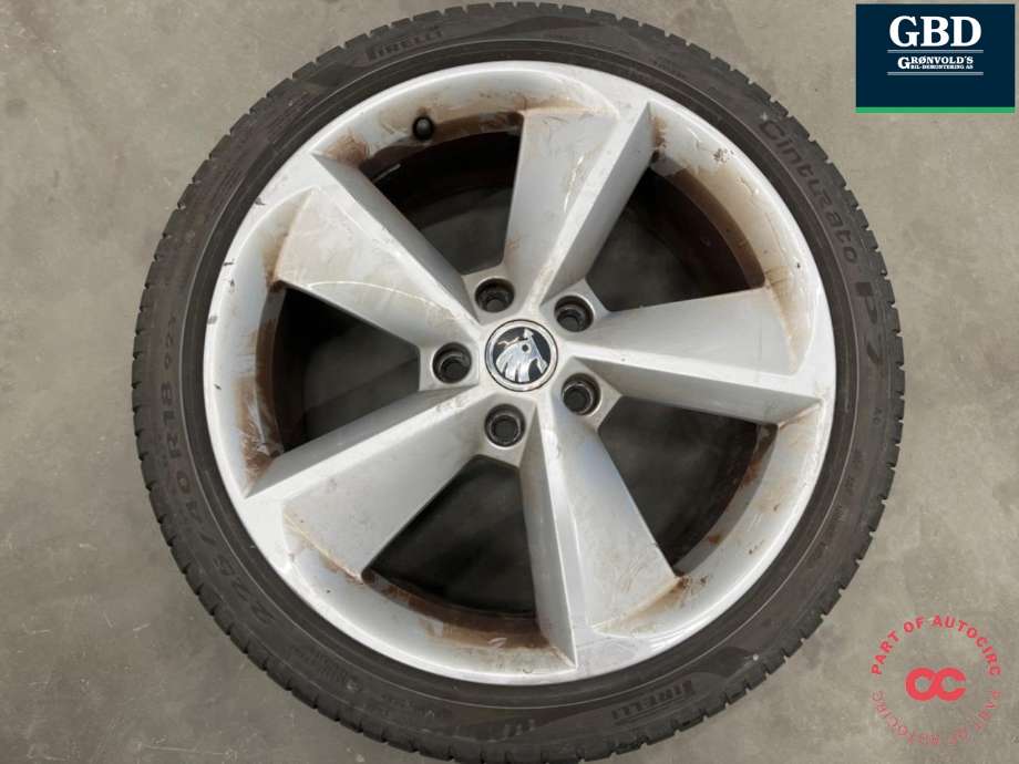 Hjulsett aluminium sommer til Škoda Octavia 2013-2016 (Type III, Fase 1)  (PIRELLI CINTURATO P7|225-40R18 92Y|PROD 4720   5|7MM|7|5JX18H2 ET51)