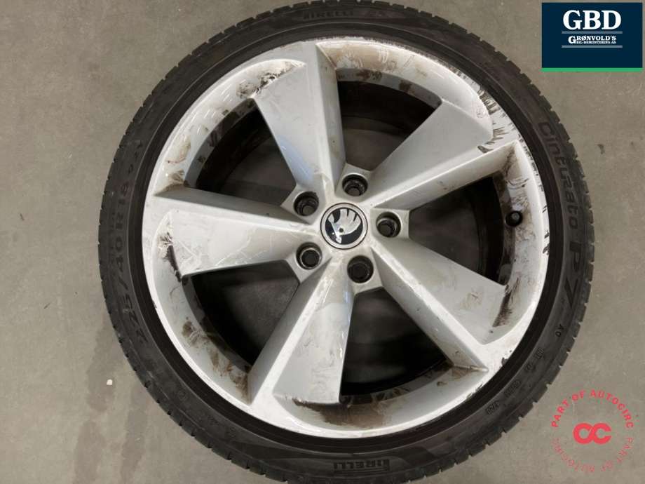 Hjulsett aluminium sommer til Škoda Octavia 2013-2016 (Type III, Fase 1)  (PIRELLI CINTURATO P7|225-40R18 92Y|PROD 4720   5|7MM|7|5JX18H2 ET51)