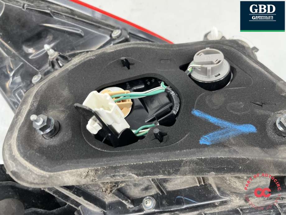 Baklykt venstre til Toyota Yaris 2014-2020 (Type III, Fase 2)  (815610D600|)
