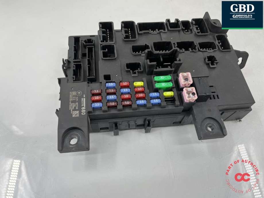 Sikringsboks kupe til Mitsubishi Outlander 2015-->> (Type III, Fase 2) (8637C610|)