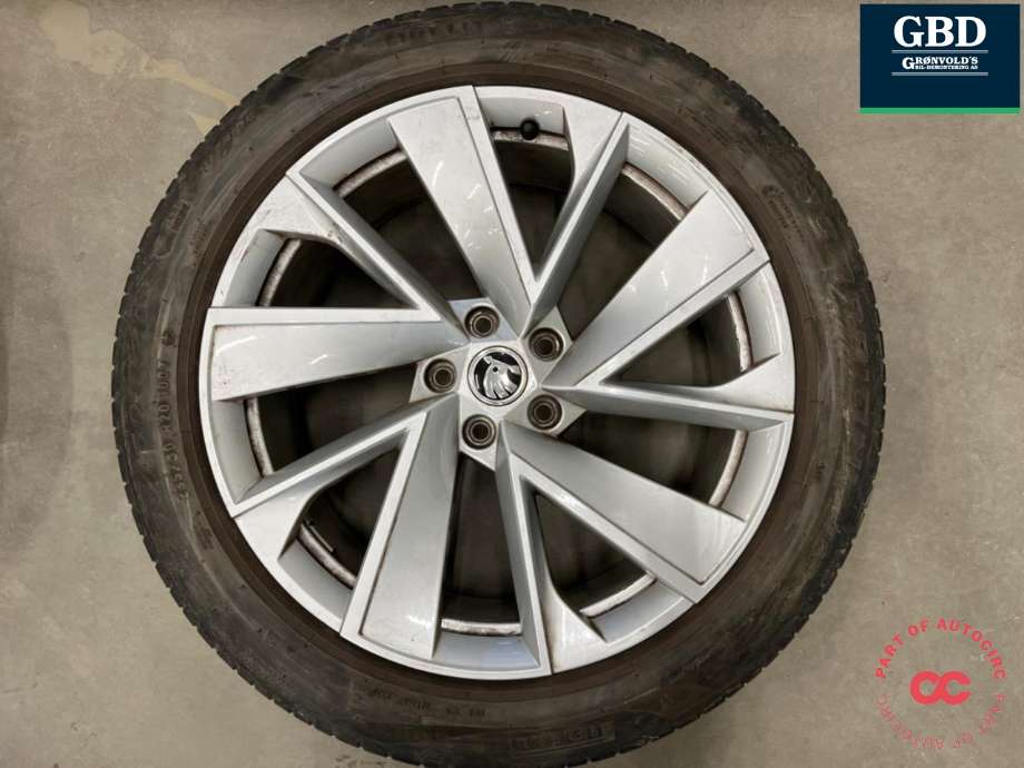 Hjulsett aluminium sommer til Škoda Enyaq 2021-->> (PIRELLI SCORPION|BAK 255-45R20 101T FORAN 235-50R20 100T|PROD 1322 3|30-4|8 MM|FORAN ET45 BAK ET42)