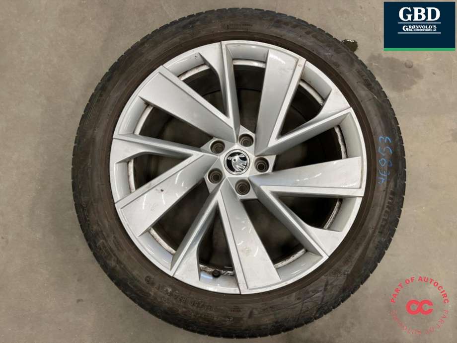 Hjulsett aluminium sommer til Škoda Enyaq 2021-->> (PIRELLI SCORPION|BAK 255-45R20 101T FORAN 235-50R20 100T|PROD 1322 3|30-4|8 MM|FORAN ET45 BAK ET42)
