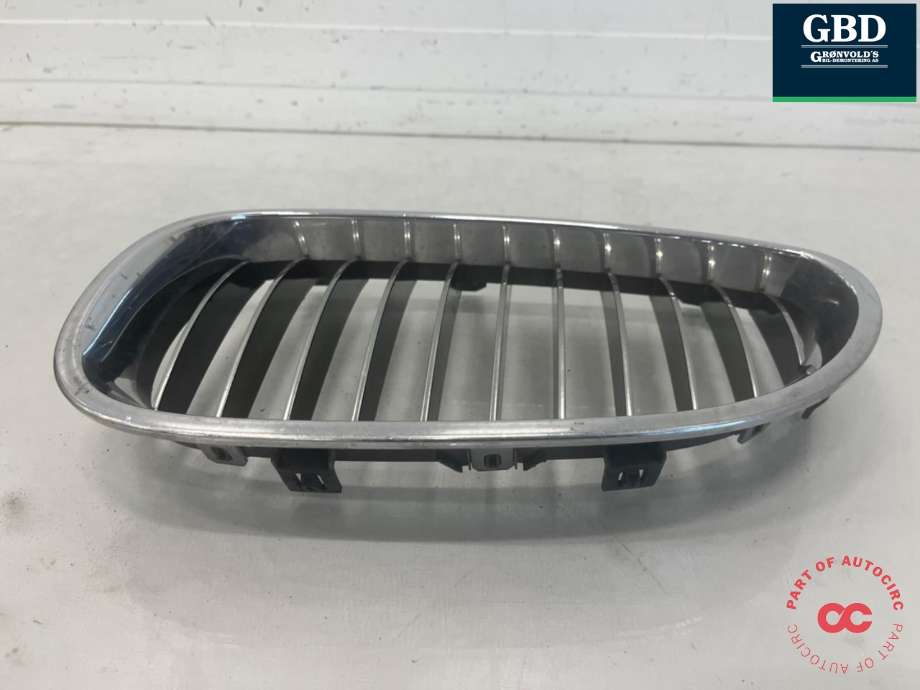 Grill venstre til BMW 5-Serie 2003-2010 (E60/E61) (E60/E61) (51 13 7 065 701|)