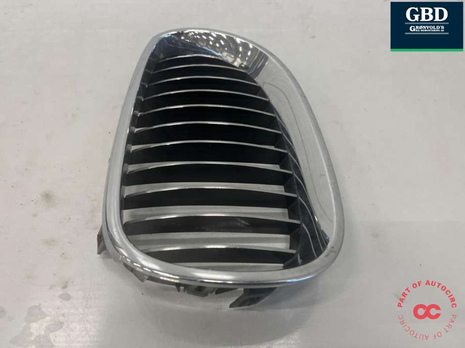 Grill venstre til BMW 5-Serie 2003-2010 (E60/E61) (E60/E61) (51 13 7 065 701|)