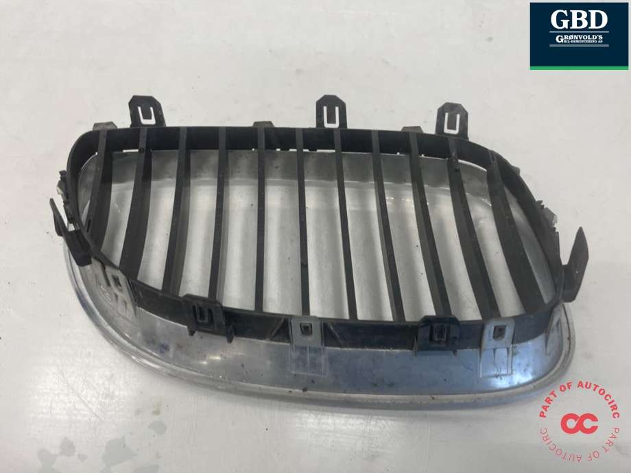 Grill venstre til BMW 5-Serie 2003-2010 (E60/E61) (E60/E61) (51 13 7 065 701|)