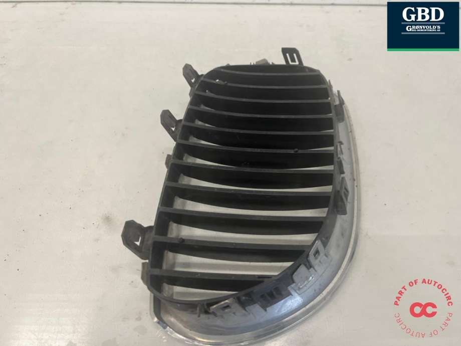Grill venstre til BMW 5-Serie 2003-2010 (E60/E61) (E60/E61) (51 13 7 065 701|)