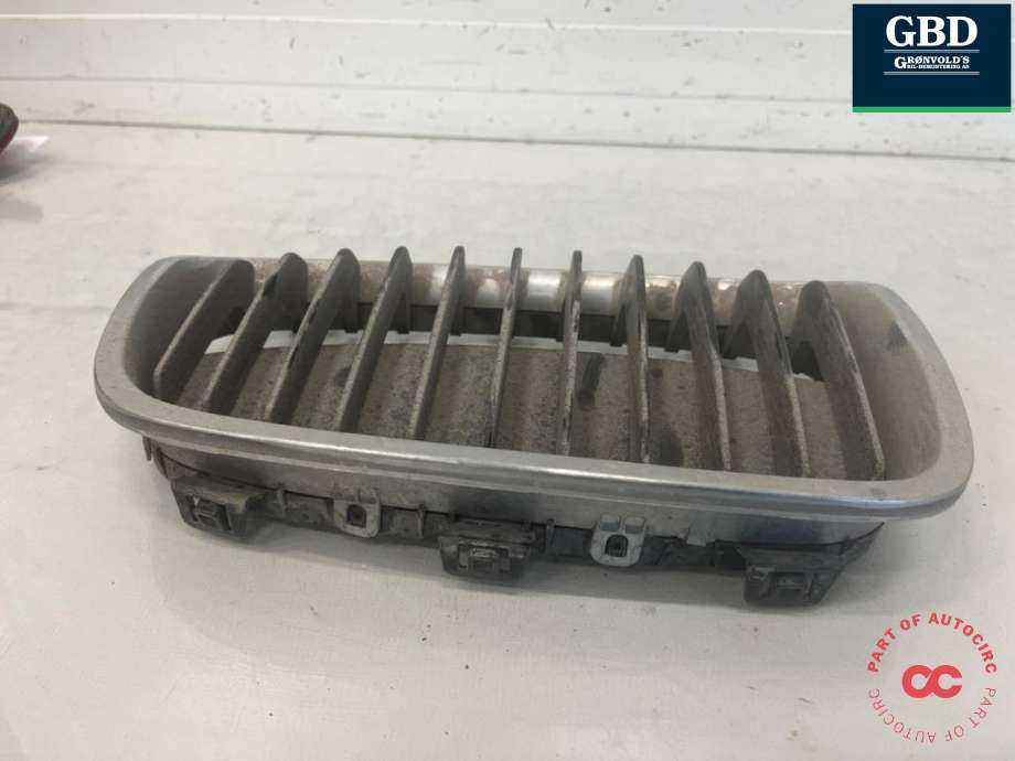 Grill høyre til BMW 1-Serie 2011-2015 (Fase 1) (F20/F21) (F20/F21) (51 13 7 262 118|7 239 022|7 262 118)