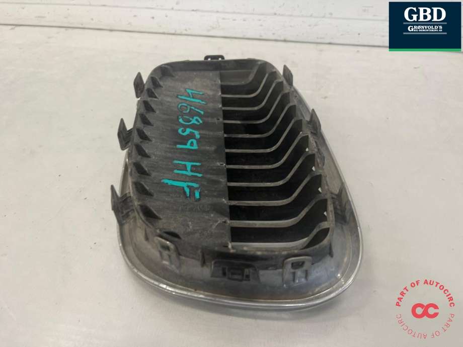 Grill høyre til BMW 1-Serie 2011-2015 (Fase 1) (F20/F21) (F20/F21) (51 13 7 262 118|7 239 022|7 262 118)