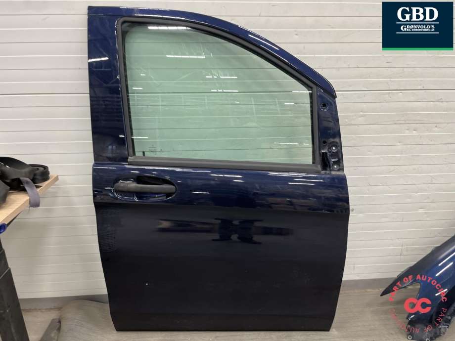 Dør høyre foran til Mercedes Vito 2014-->> (W447) (W447) (A 447 720 67 00|A 447 720 01 05|)