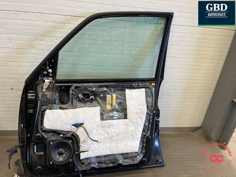 Dør høyre foran til Mitsubishi Pajero 2007-2016 (Type IV, Fase 1)  (5700A878|)