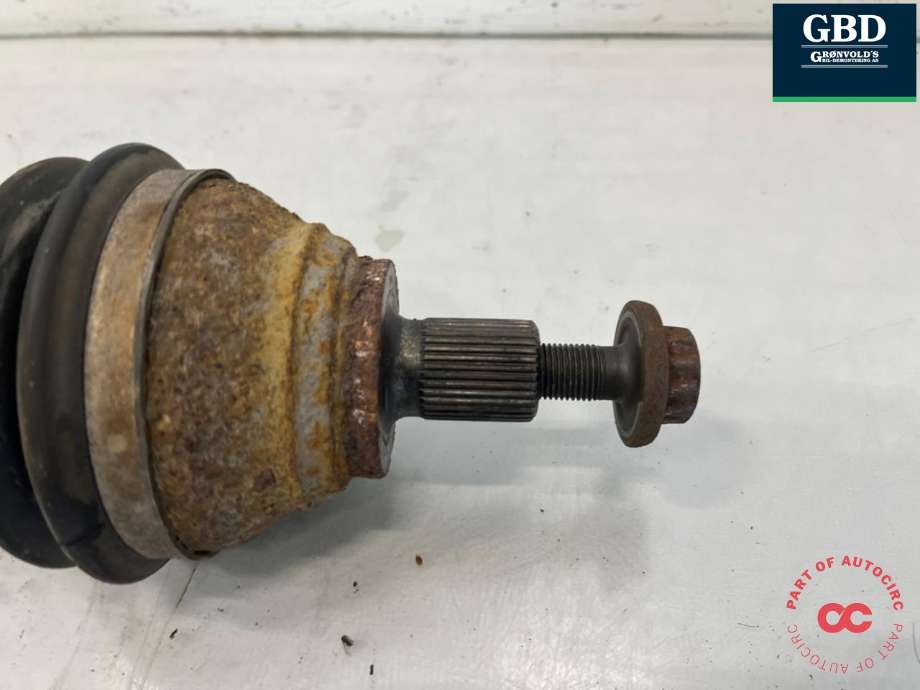 Drivaksel venstre foran, diesel/automat til VW Tiguan 2011-2016 (Type I, Fase 2) (3Q0 407 271 CF|5N0 407 763 F|)
