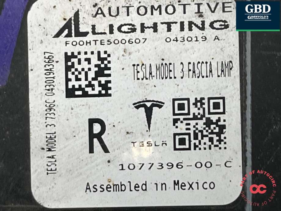 Tåkelykt høyre foran til Tesla Model 3 2018-2023 (Fase 1)  (1077396-00-C|1077396-00-D . 1507933-10-C .1624798-00-A|1077396)