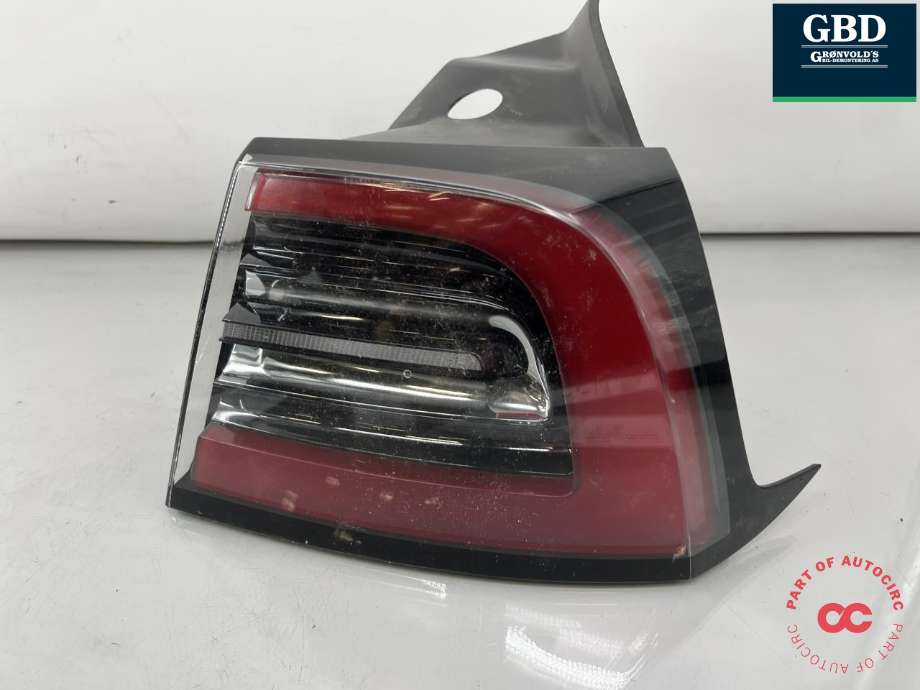 Baklykt høyre ytre til Tesla Model Y 2021-2024 (Type I)  (1502087-00-D|1502087-99-D|)