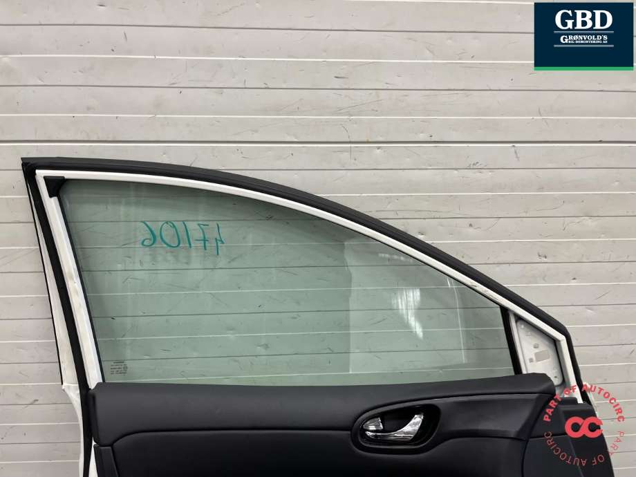 Dør venstre foran til Nissan Pulsar 2014-->>  (H01013ZL0C|H01013ZLMB|)