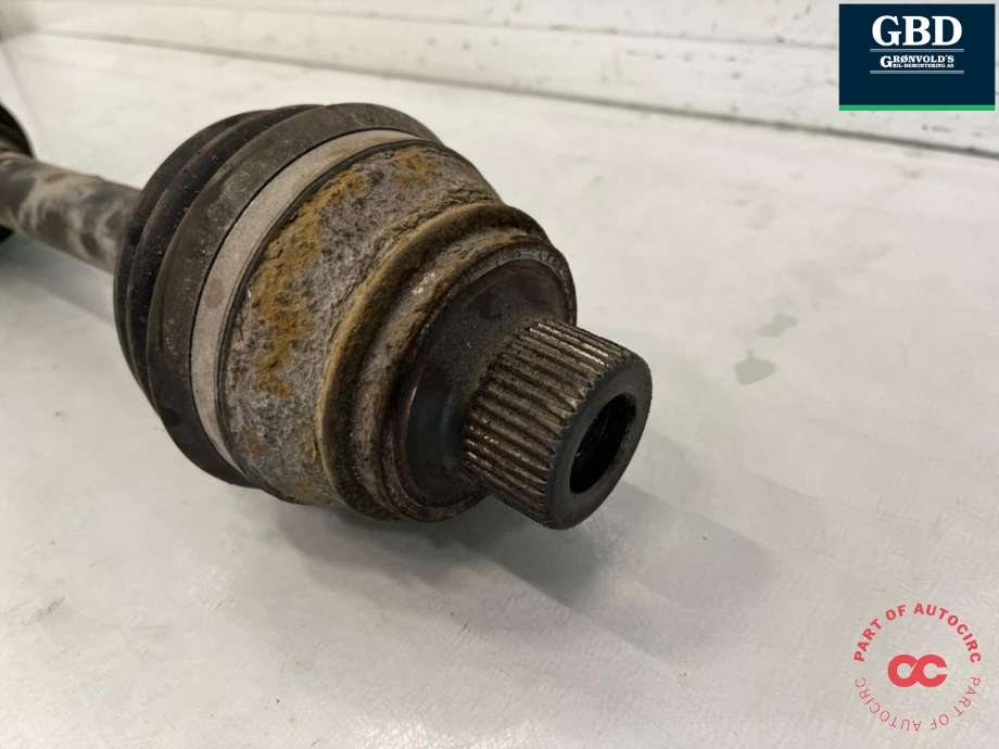 Drivaksel venstre foran, bensin/automat til Audi A4 2007-2014 (Type IV) (B8) (B8) (8K0 407 271 AJ|8K0 407 271 Q|8K0 407 451 DX)