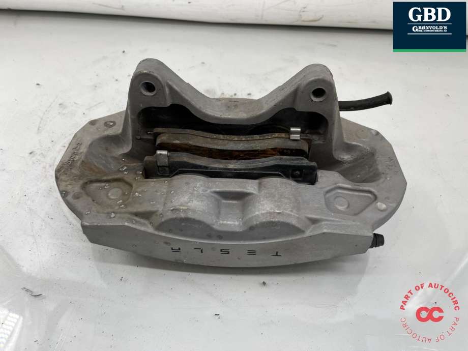 Bremsecaliper venstre foran til Tesla Model 3 2024-->> (Fase 2)  (1344621-00-A|1344621-29-A|1344621-99-A)