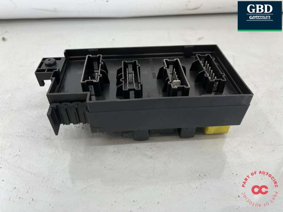 Sikringsboks motorrom til Mercedes ML 2005-2011 (W164) (W164) (A 164 545 02 01|A 211 545 26 01|)