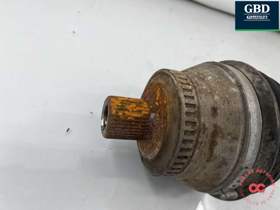 Drivaksel høyre foran, bensin/automat til Audi A4 2001-2004 (Type II) (B6) (B6) (8E0 407 451 HX|8E0 407 271 T|)