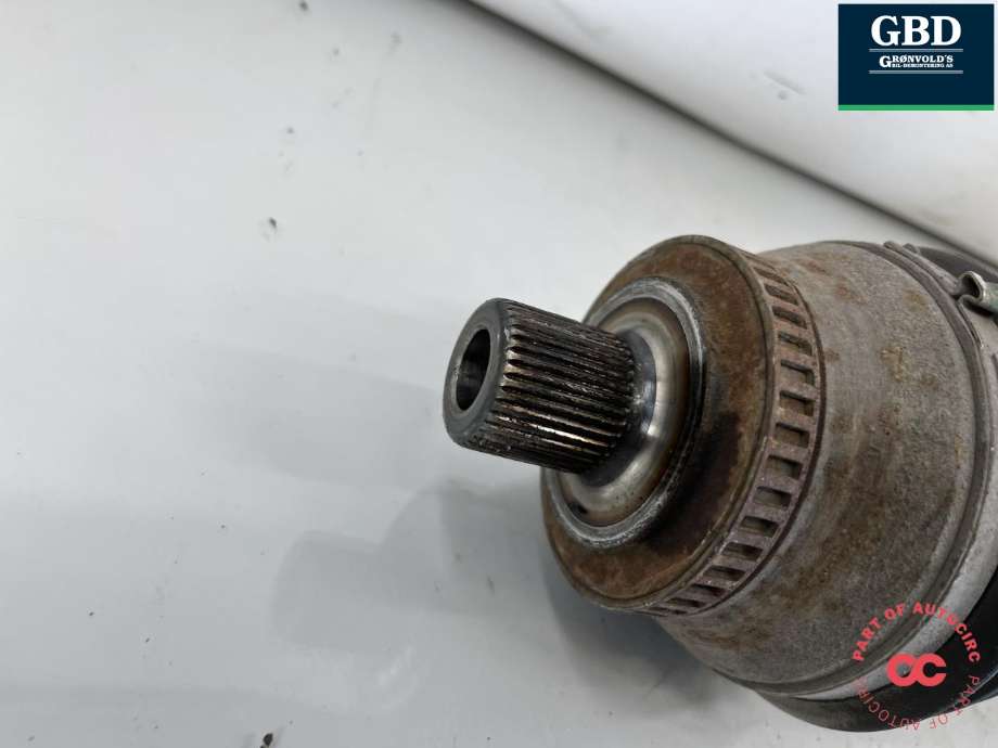 Drivaksel venstre foran, bensin/automat til Audi A4 2001-2004 (Type II) (B6) (B6) (8E0 407 451 HX|8E0 407 271 T|)