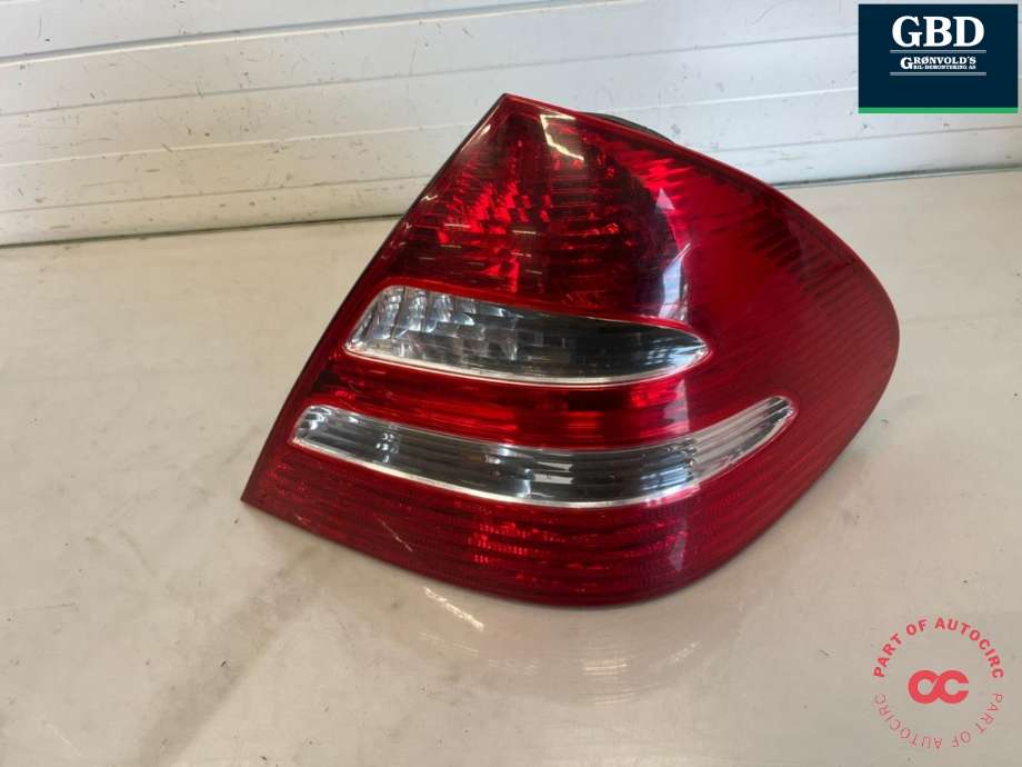 Baklykt høyre til Mercedes E-Klasse 2002-2006 (Fase 1) (W211) (W211) (A 211 820 04 64 64|A 211 820 04 64|)