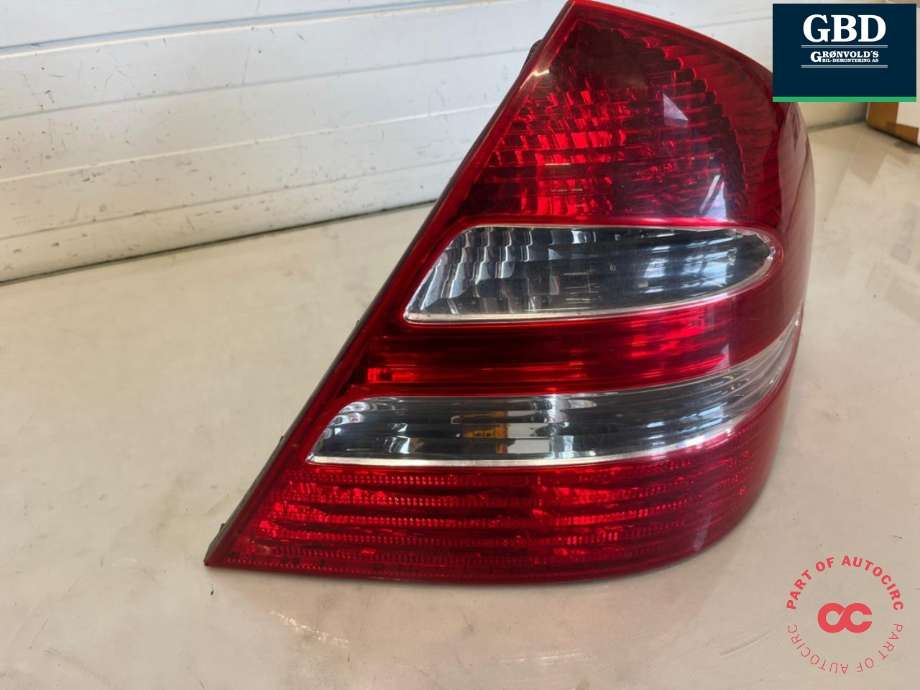 Baklykt høyre til Mercedes E-Klasse 2002-2006 (Fase 1) (W211) (W211) (A 211 820 04 64 64|A 211 820 04 64|)