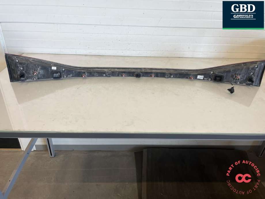 Baklykt midtre til Mercedes EQB 2022-->>  (A 243 906 39 00|)