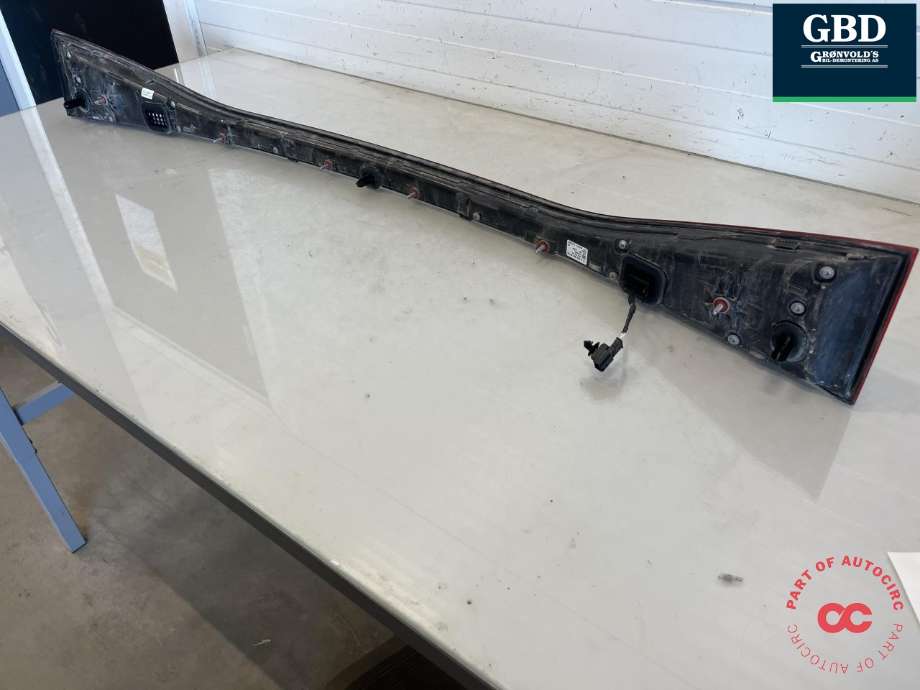 Baklykt midtre til Mercedes EQB 2022-->>  (A 243 906 39 00|)
