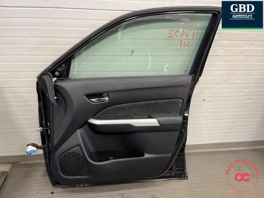 Dør høyre foran til Suzuki Vitara 2015-->> (Type IV)  (68001-54P00-000|)