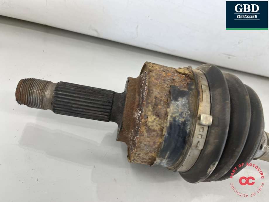 Drivaksel høyre foran, diesel/automat til Mercedes Vito 2014-->> (W447) (W447) (A 447 330 48 00|A 447 330 23 00|)