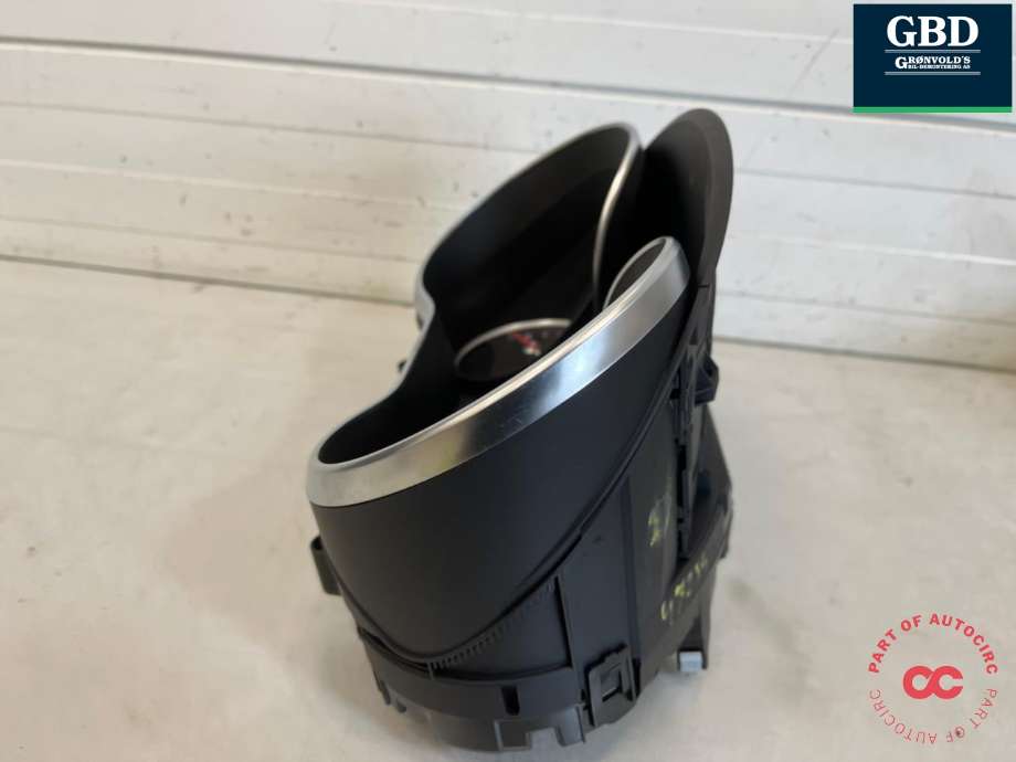 Instrumentpanel til Mercedes C-Klasse 2014-2018 (Fase 1) (W205) (W205) (|A 205 900 00 16)